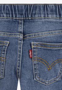 Levi's® HIKING TEE & PANT SET - Pikkade varrukatega topp - bright white