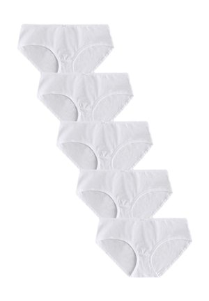Fünf Paare schlichte weiße Baumwoll-Damenhöschen, diagonal auf weißem Hintergrund angeordnet.