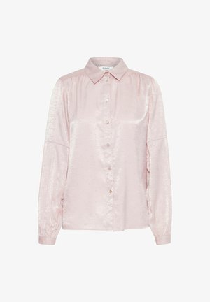 Jasnoróżowa bluzka z błyszczącego materiału, z kołnierzykiem, długimi rękawami, guziczkami z przodu oraz subtelnymi detalami teksturowymi.
