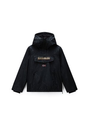 Veste noire à capuche avec fermeture éclair à l'avant, poche à rabat affichant le logo Napapijri et le drapeau norvégien, manches longues et motif texturé subtil.