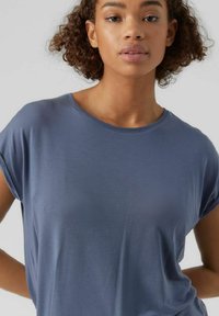 Vero Moda VMAVA PLAIN - T-paita - china blue
