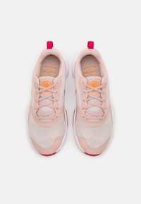 Nike Performance CITY REP TR - Sapatilha de treino - pink oxford/rush pink/mystic hibiscus/light curry-fossil stone/white
