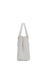 Borsa bianca strutturata con doppio manico superiore, accessori in oro e apertura arricciata. Realizzata in materiale testurizzato. Forma rettangolare compatta.