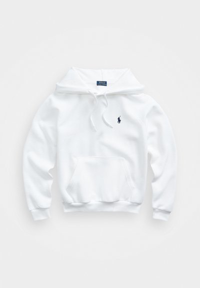 Felpa bianca realizzata in morbido materiale, con cappuccio regolabile, tasca a marsupio e un piccolo logo blu navy sul petto.