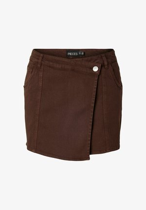 Brązowa mini spódnica jeansowa z zakładanym przodem, przednimi kieszeniami, szlufkami na pasek oraz srebrnym zapięciem na zatrzask, metka marki wewnątrz pasa.