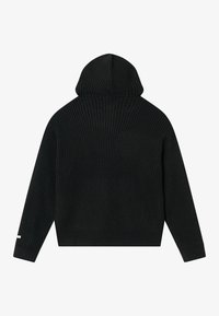 Μαύρος φούτερ με κουκούλα και ριγωτή υφή, διαθέτει μακριά μανίκια και χαλαρή εφαρμογή. Απλή σχεδίαση, χωρίς ορατά μοτίβα ή μεταλλικά αξεσουάρ.