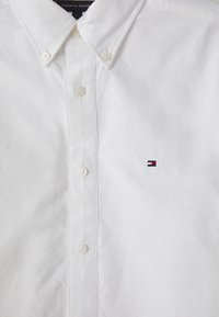 Tommy Hilfiger SOLID HERITAGE - Skjorter - opthic white