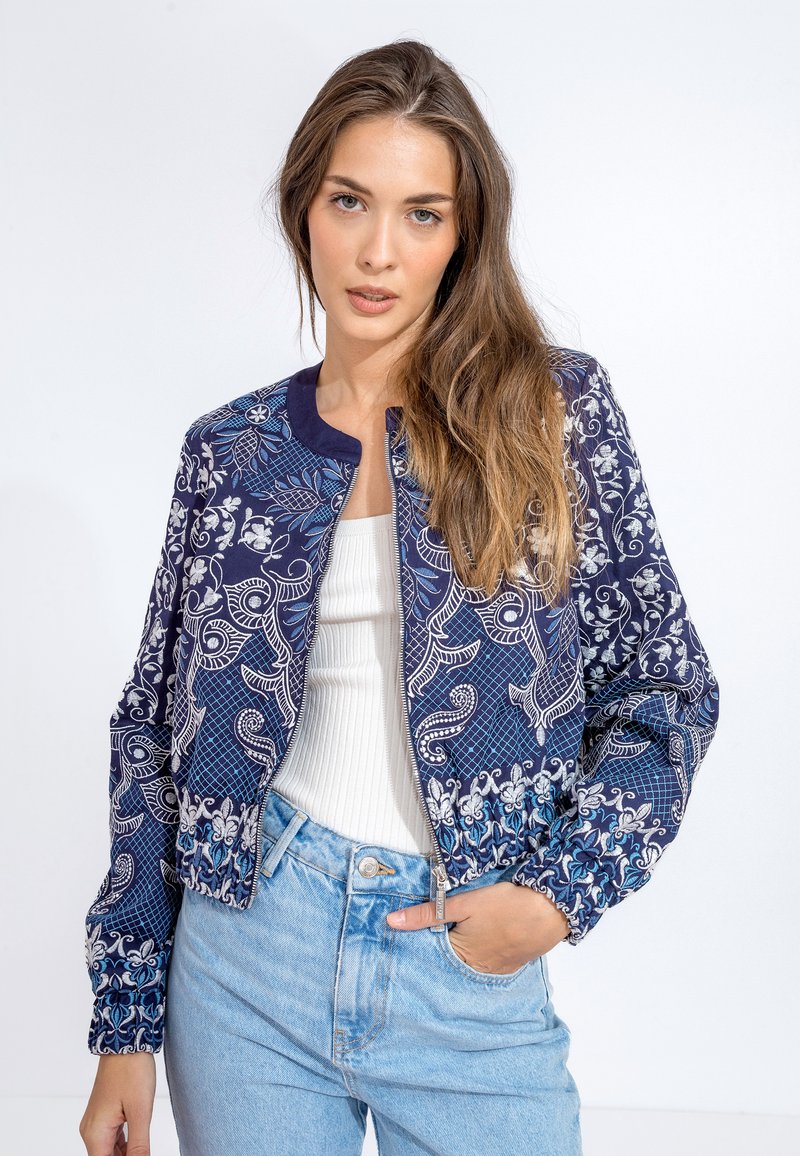 Ivko - EMBROIDERY ALHAMBRA PATTERN - Chaquetas bomber - marine, Ampliar