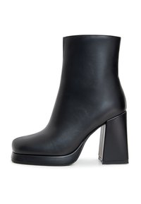 Korolliset nilkkurit - black
