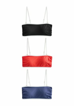 Trzy bikini typu bandeau w kolorze czarnym, czerwonym i granatowym, każdy z białymi regulowanymi ramiączkami i obszyciem.