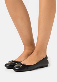 Lauren Ralph Lauren - JAYNA LEATHER FLAT - Ballerinasko - black Miniaturebillede 1