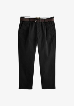 Mustad puuvillased püksid, millel on pruun nahkrihm, kaldus ees taskud ja sirge lõikega disain. Minimalistlik stiil.