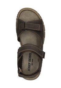 Brązowe skórzane sandały z regulowanymi paskami, wyściełanym wnętrzem i teksturowaną podeszwą. Zawierają szczegóły przeszyć oraz logo nadrukowane na wkładce.