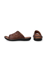 Brune lædersandalier med åben bag og bred overdel, der har en struktureret overflade og fleksibel sort gummisål.