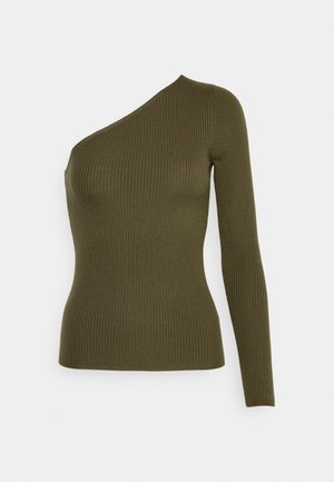 Pull en maille côtelée vert olive avec une manche longue et une épaule dénudée, silhouette ajustée.