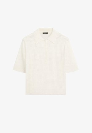 Polo shirt bianco testurizzato con maniche corte, colletto e pattina con quattro bottoni. Presenta un motivo a maglia su tutto il tessuto.