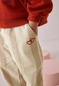Next PRINTED WIDE SET - Collegepaita - red