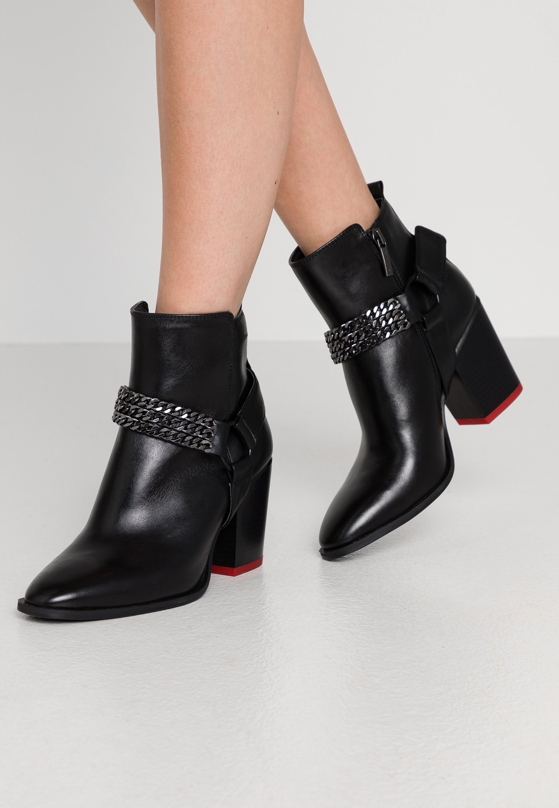 Tamaris Ankle Boots Tamaris Stiefelette Schwarz Mit Gold Tamaris