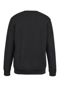 Černý dlouhý rukáv svetr zobrazený zezadu, s žebrovanými manžetami a lemem na bílém pozadí.