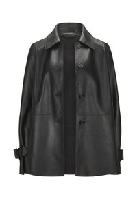 Schwarze Lederjacke mit Knopfleiste, umlegtem Kragen und verstellbaren Manschetten, die einen glatten Stoff und eine taillierte Passform aufweist.