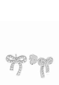 Silverfärgade studs i form av en båge, prydda med klara kristaller, med en polerad yta och fjärilslås.