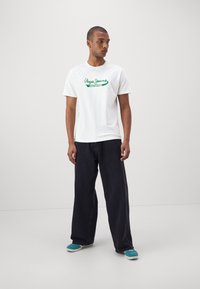 Pepe Jeans CLAUDE - Apdrukāts T-krekls - off white