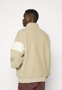 adidas Originals WINTER FLEECE - Fleecegenser - beige