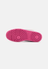 Nike Sportswear COURT BOROUGH LOW RECRAFT - Trainers - white/arctic orange/pinksicle