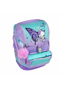 Lila und türkisfarbene Rucksack mit einem Schmetterlingsdesign, floralen Akzenten, einem weichen rosa Pompon und mehreren Reißverschlussfächern.