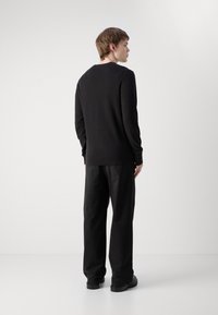 Calvin Klein STRUCTURE SWEATER - Strikkegenser - black