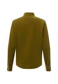 Camicia a maniche lunghe di colore verde oliva con tessuto strutturato. Presenta un colletto classico, polsini con bottone e un orlo leggermente curvo.
