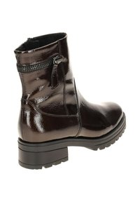 Bottine en cuir verni marron avec fermeture éclair, bout rond et semelle en caoutchouc robuste pour une bonne traction. Caractérisée par une texture lisse et brillante.