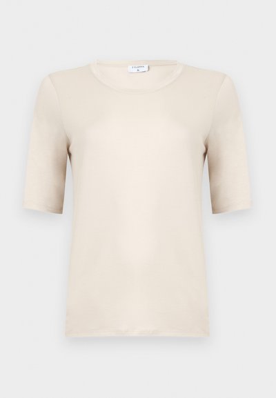 Κρεμ κοντομάνικο T-shirt με στρογγυλή λαιμόκοψη, λεία υφή και ορατή ετικέτα με το λογότυπο μέσα στον γιακά.