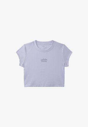 Hellviolettes, kurz geschnittenes Ripp-T-Shirt mit kurzen Ärmeln und "Calvin Klein" in passendem Garn auf der Brust bestickt.