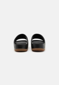 Nike Sportswear CALM - Papucsok - black/medium brown