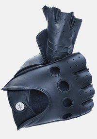 Černé kožené rukavice bez prstů s texturovaným povrchem, kulatými výřezy a detailem loga. Mají hladký, elegantní design a různorodé detaily.