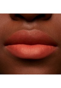 MAC POWDER KISS LIQUID LIPCOLOUR - Flytande läppstift - sorry not sorry