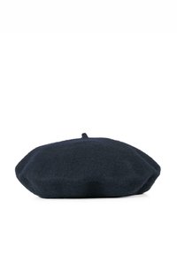 Béret en laine bleu marine foncé, rond, texture douce, petite patte centrée sur le dessus, bords sans couture, sans quincaillerie ni ornements visibles.