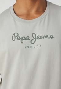 Pepe Jeans EGGO - Marškinėliai su spaudiniu - palm green