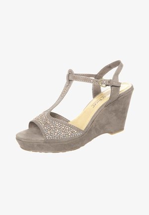 Grijze suède wedge sandaal met een T-band ontwerp, versierd met rhinestones aan de voorkant, en een verstelbare enkelband voor goede pasvorm.