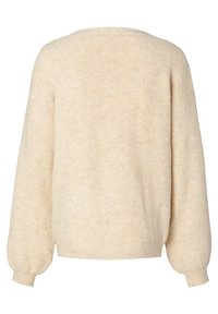 Lichtbeige gebreide trui met een ribbeltextuur, brede mouwen en een ronde hals. De stof heeft een zachte, gezellige uitstraling.