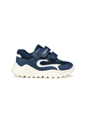 Zapatilla infantil azul marino y blanca con dos tiras de Velcro y suela blanca gruesa y texturizada.