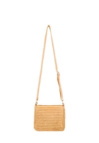Borsa a tracolla in paglia intrecciata di forma rettangolare, colore naturale, con tracolla regolabile e texture sottile. Presenta accessori hardware minimi.