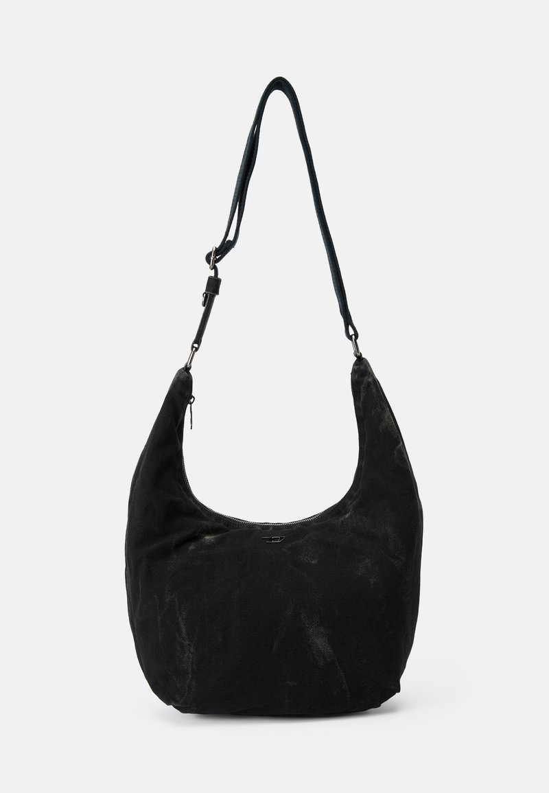 Schwarze Wildleder-Hobo-Schultertasche mit verstellbarem Tragegurt und Reißverschluss, abgebildet vor einem schlichten weißen Hintergrund.