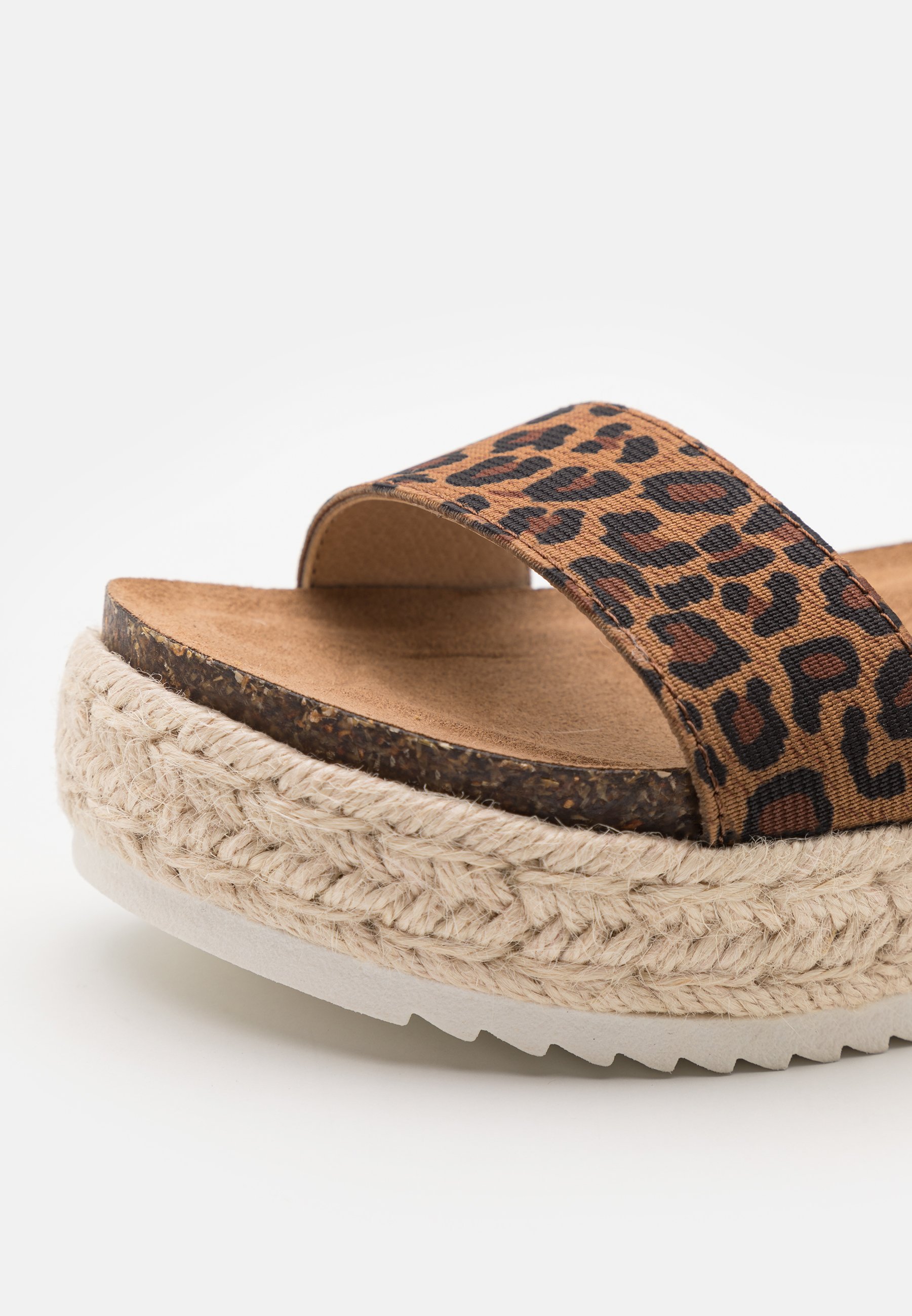 steve madden leopard platform sandals