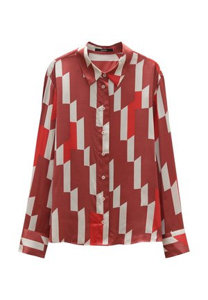 Blouse à manches longues rouge et crème avec un motif géométrique, à boutons sur le devant et col. Tissu lisse avec une texture brillante.