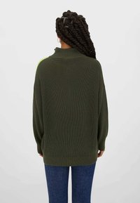 Stradivarius Sweter