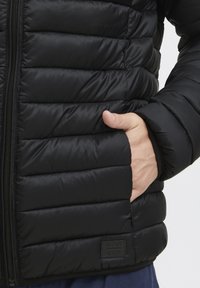 Thumbnail Image 4