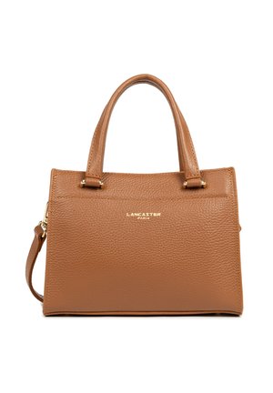 Borsa a tracolla in pelle marrone con superficie a ciottoli, con doppi manici, hardware dorato e tracolla staccabile. Presenta una targhetta con il logo sulla parte anteriore.