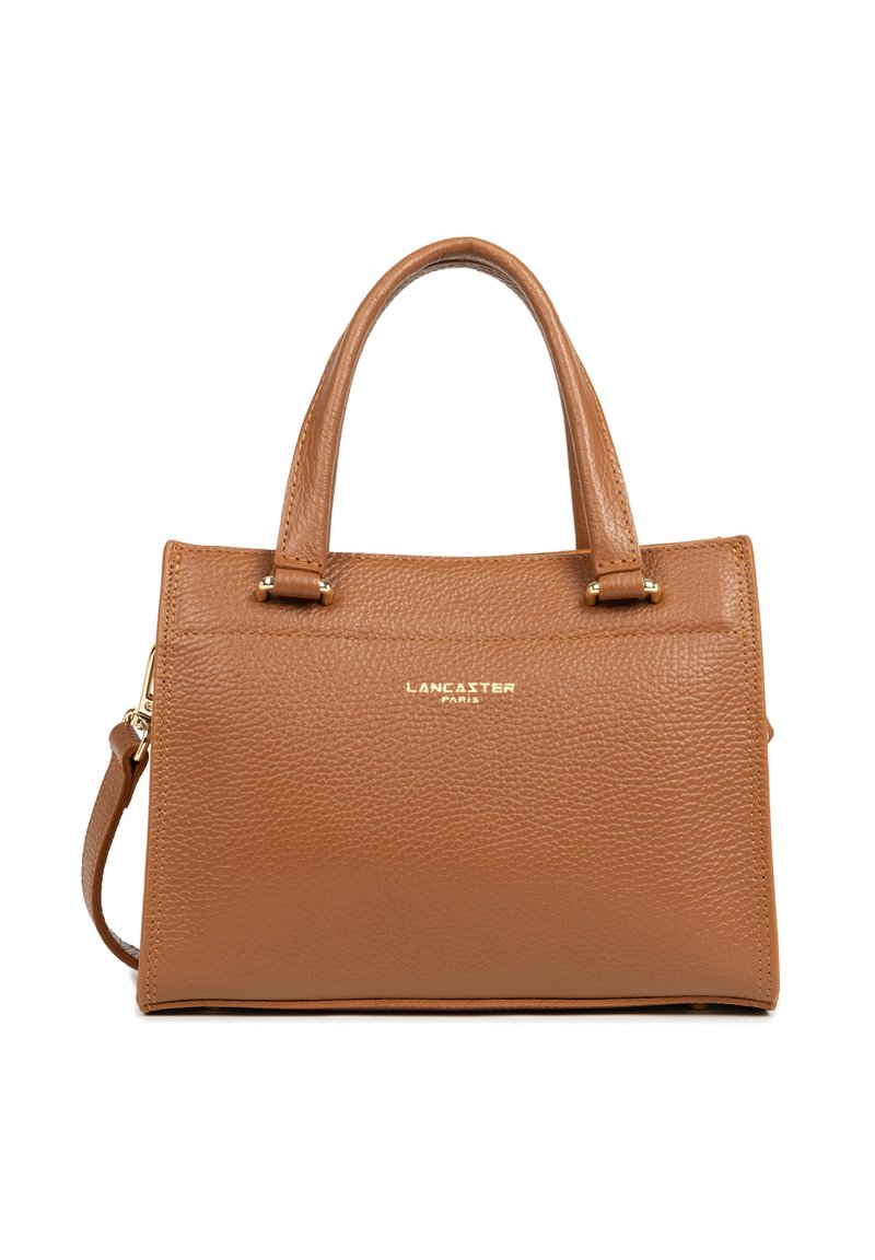 Borsa a tracolla in pelle marrone con superficie a ciottoli, con doppi manici, hardware dorato e tracolla staccabile. Presenta una targhetta con il logo sulla parte anteriore.